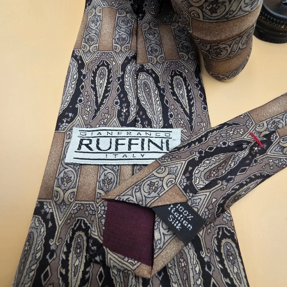 Gianfranco Ruffini Mens Paisley Silk Tie Grey Taupe Black Italian Silk 4 Inch